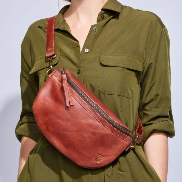 Vesper Sling Pack in Cognac