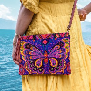 Caya Crossbody